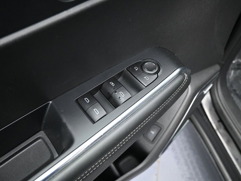 Used 2025 Ebony Twilight Metallic GMC Elevation image 11