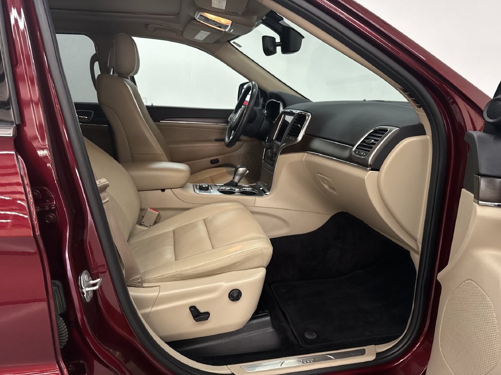 Used 2018 Velvet Jeep Limited image 18