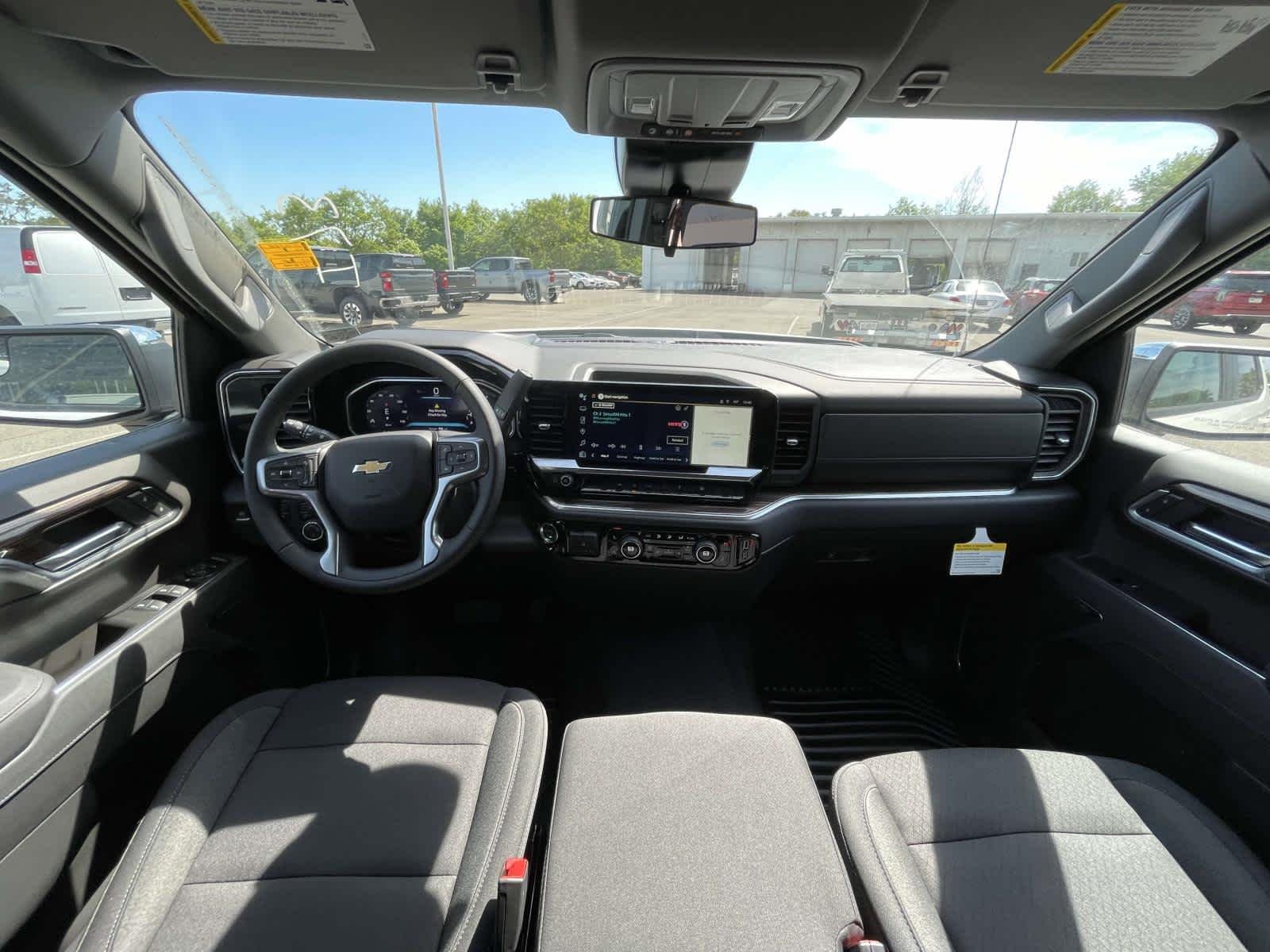 New 2026 Summit White Chevrolet LT (2FL) image 21