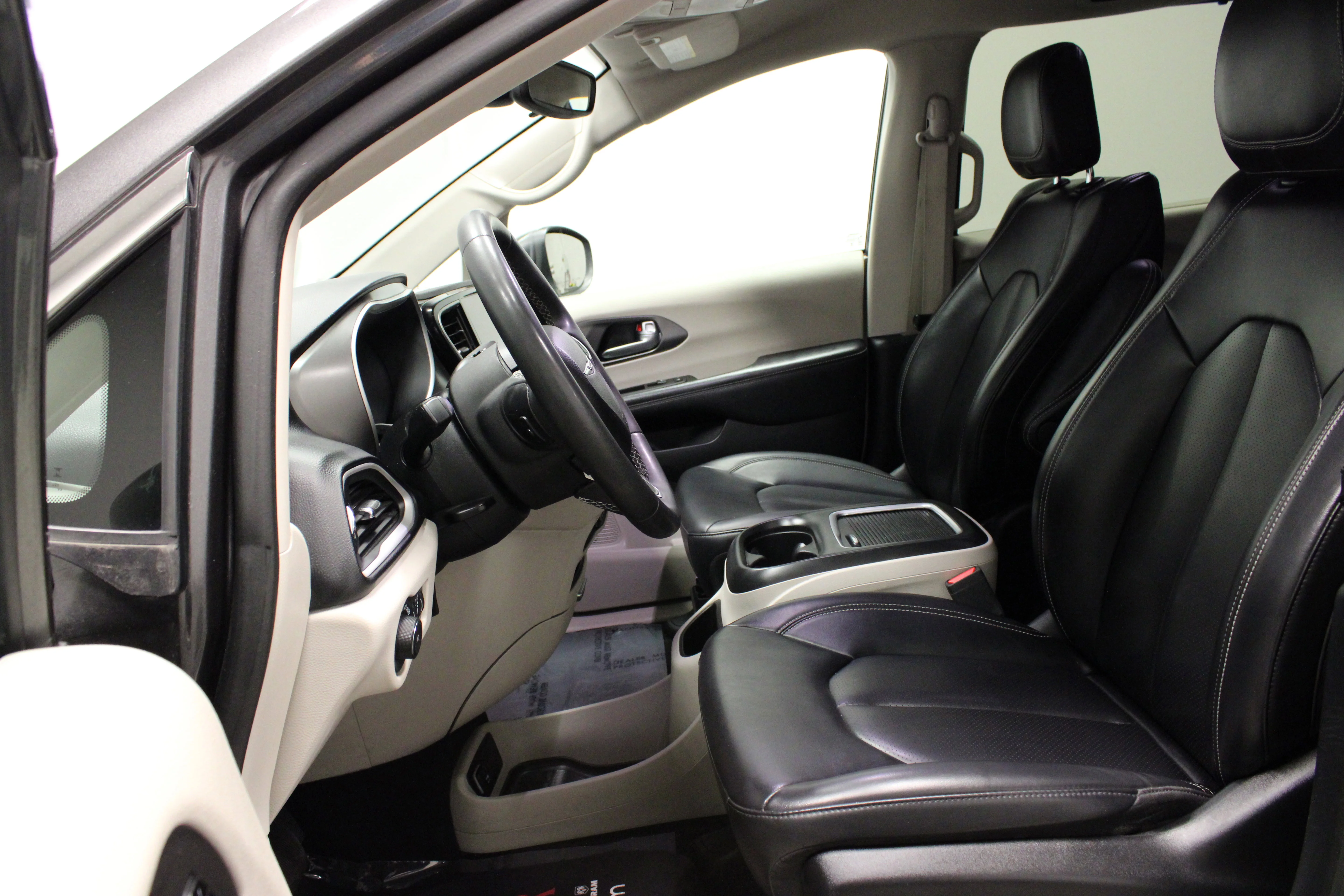 2023 Chrysler Pacifica Touring L - Photo 17