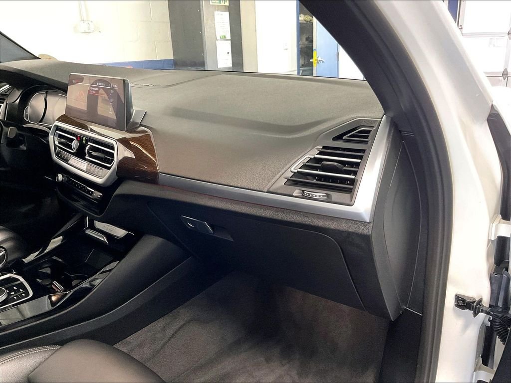 Used 2022 White BMW xDrive30i image 13