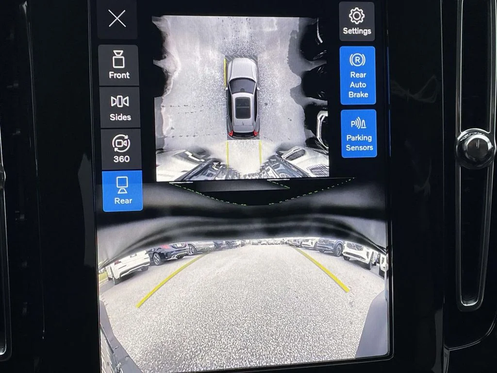 Certified Used 2025 Vapour Grey Volvo Plus image 18