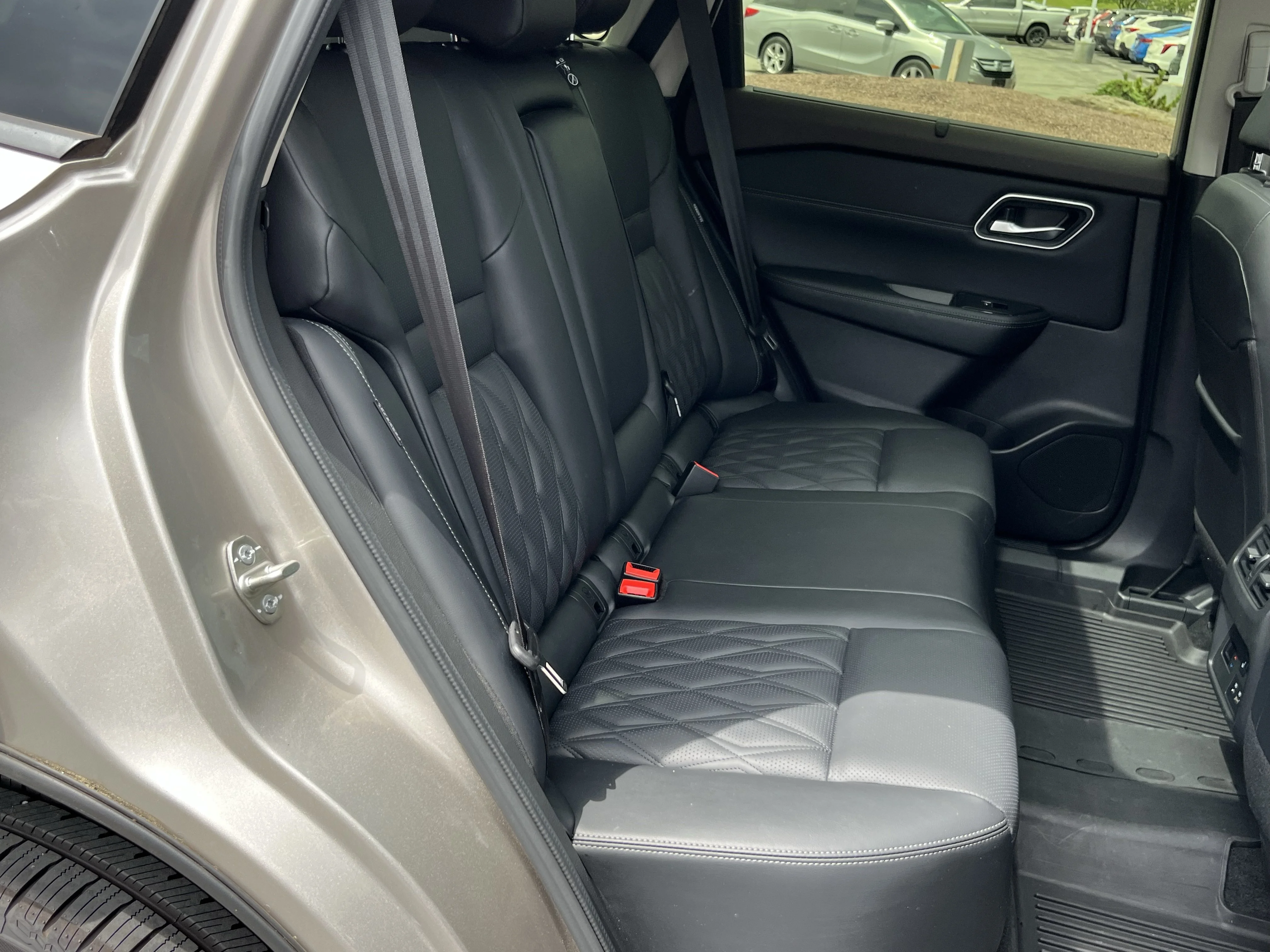 Used 2023 Champagne Silver Metallic Nissan Platinum image 4