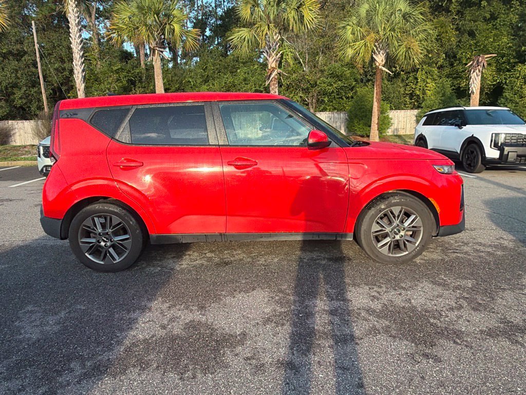 Used 2022 Inferno Red Kia EX image 3