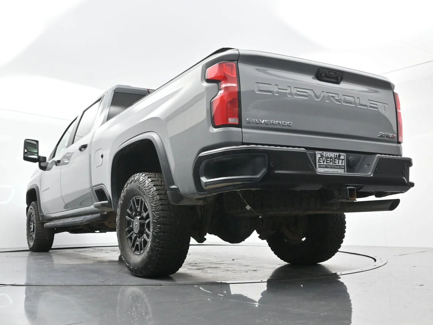 Used 2025 Slate Gray Metallic Chevrolet ZR2 image 43
