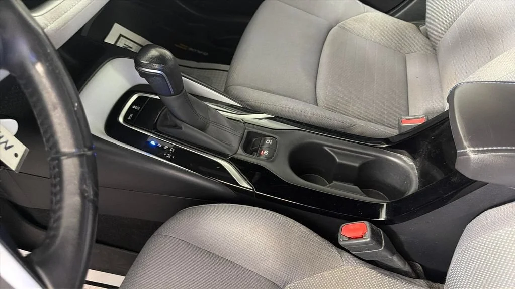Used 2022 Off-white Toyota SE image 22