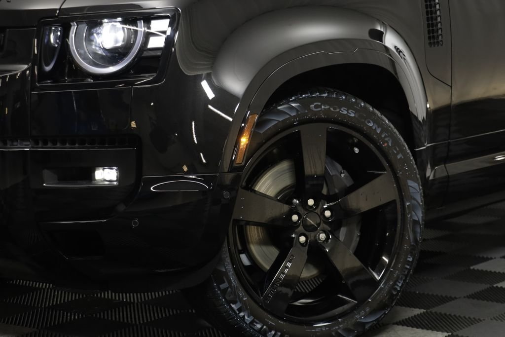 New 2026 Santorini Black LAND ROVER X-Dynamic SE image 4