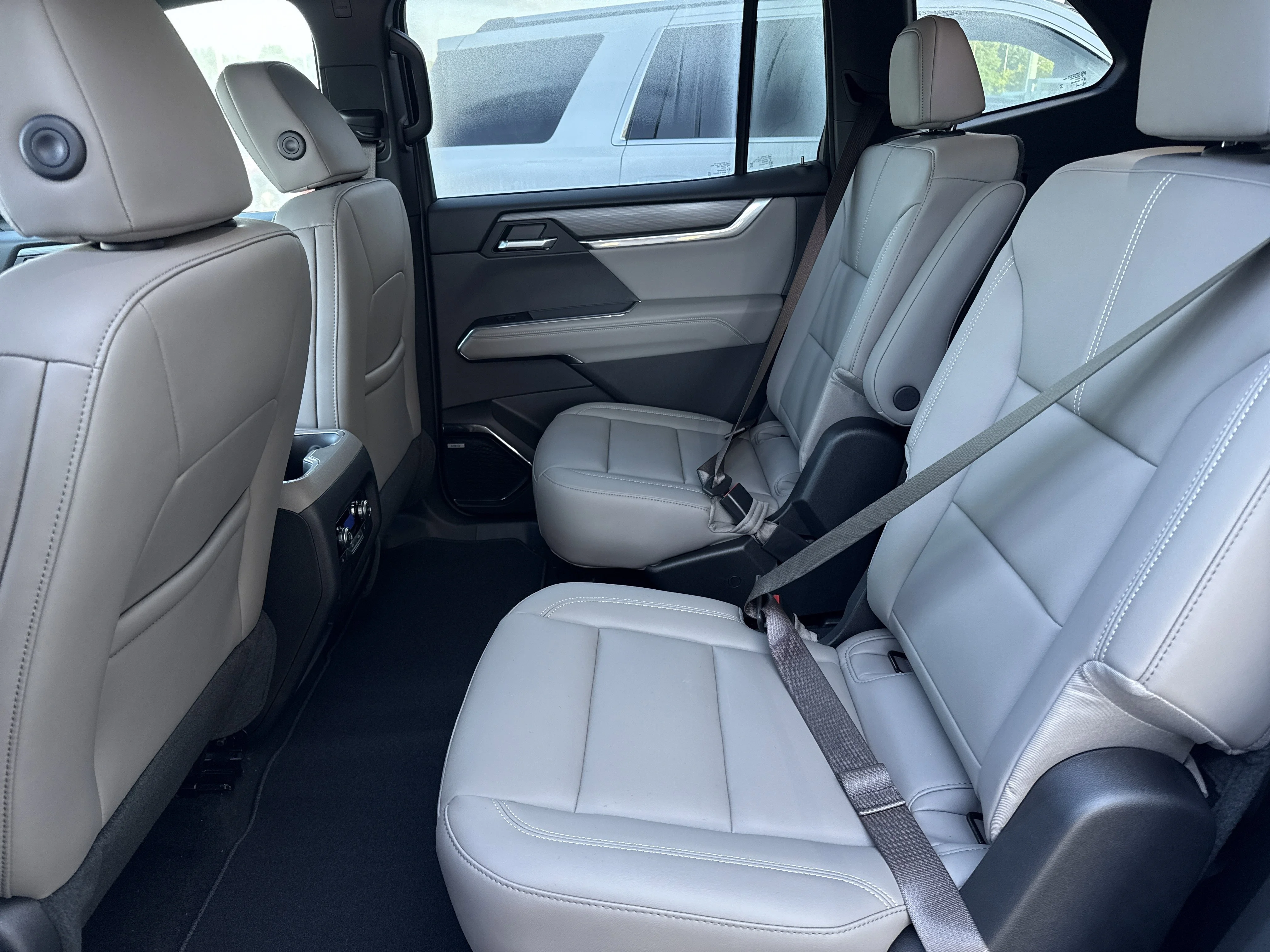 New 2026 Glacier White Tricoat GMC FWD Elevation image 5