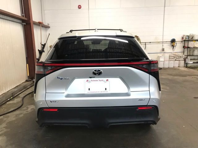 View vehicle photo 5