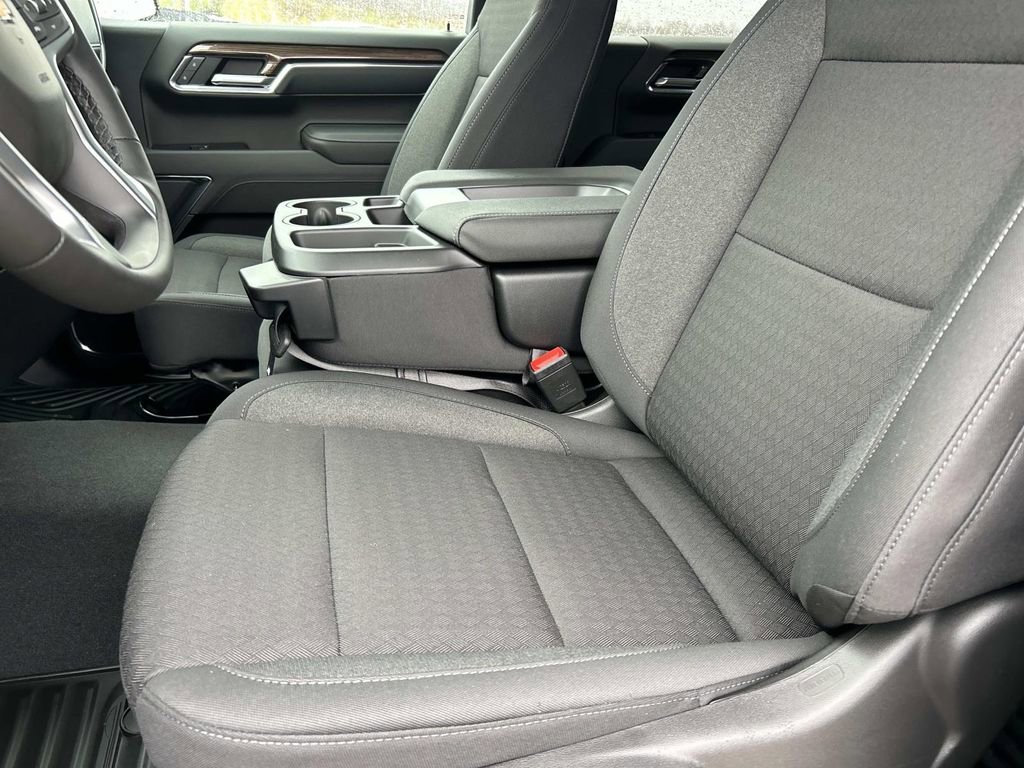 New 2026 Sterling Gray Metallic Chevrolet LT (2FL) image 18