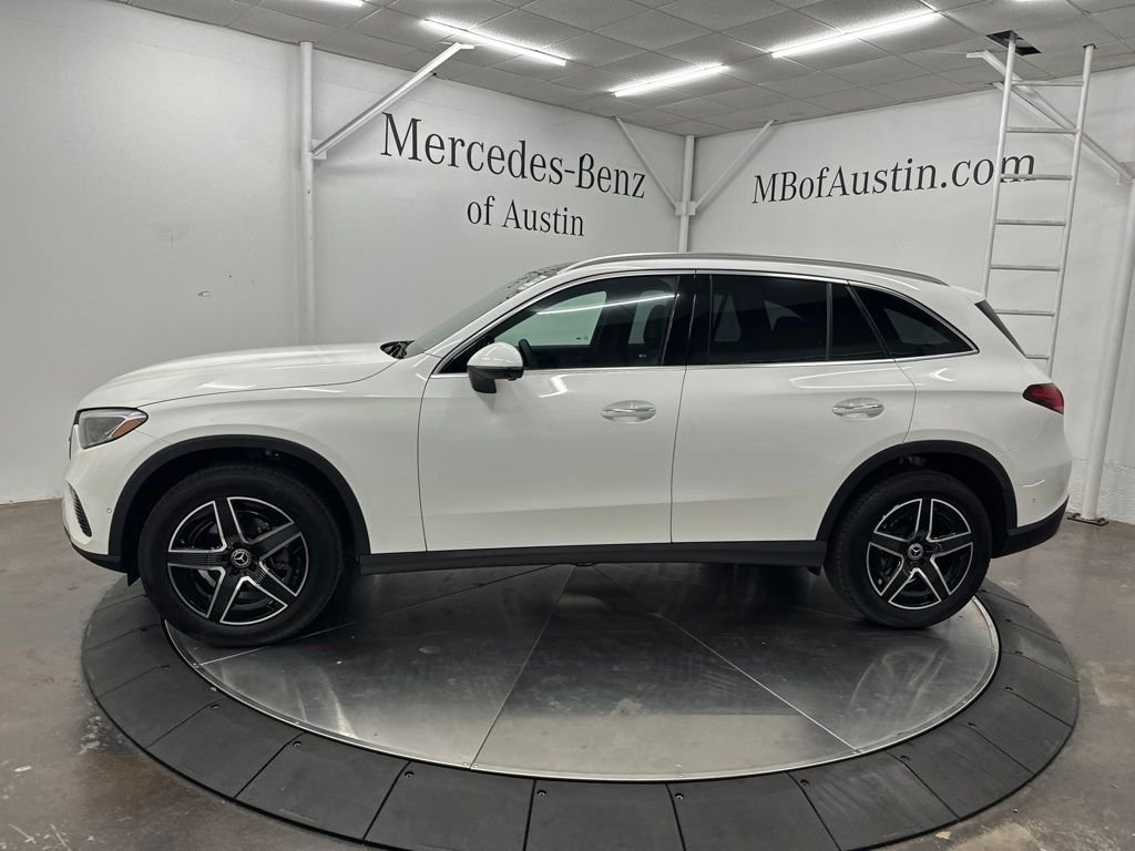 New 2027 Polar White Mercedes-Benz GLC 300 image 4