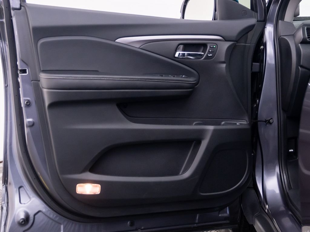 Certified Used 2022 Modern Steel Metallic Honda AWD RTL-E image 14