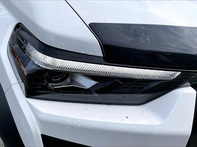 Used 2024 White Chevrolet ZR2 image 31