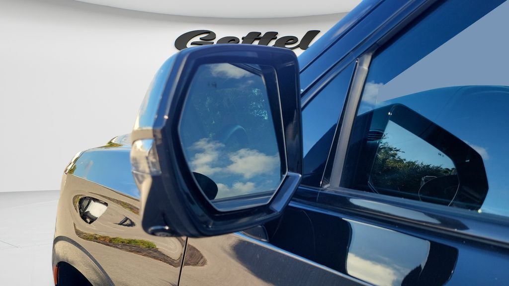 Used 2023 Black Chevrolet Z71 image 27