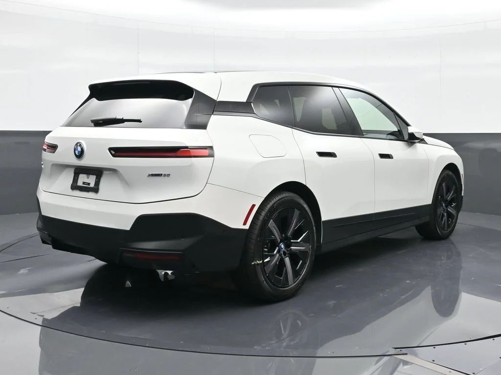 Used 2024 White BMW xDrive50 image 14