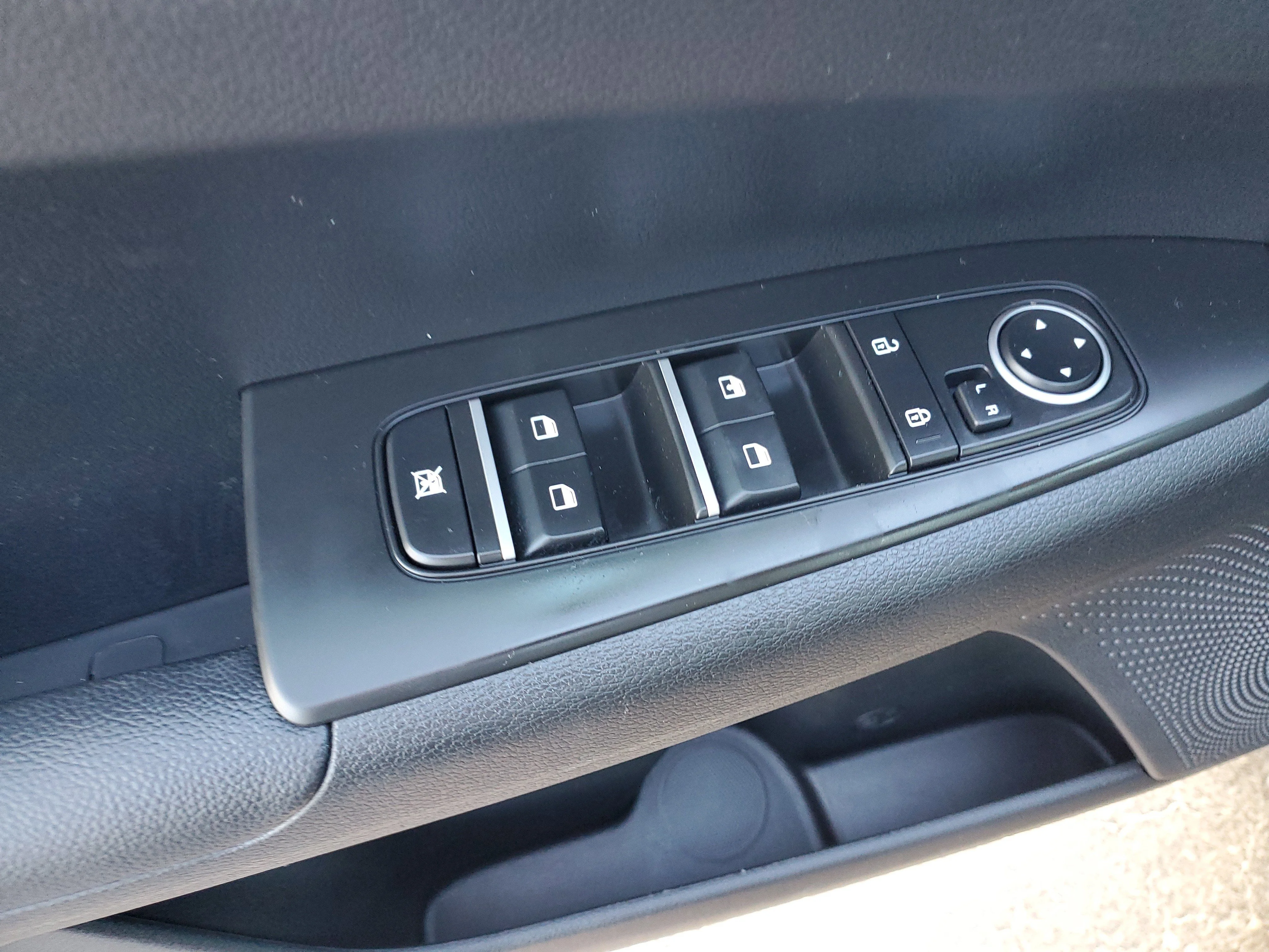 New 2022 Aurora Black Kia LXS image 15