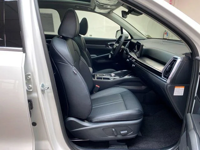 New 2026 Snow White Pearl Kia EX image 30