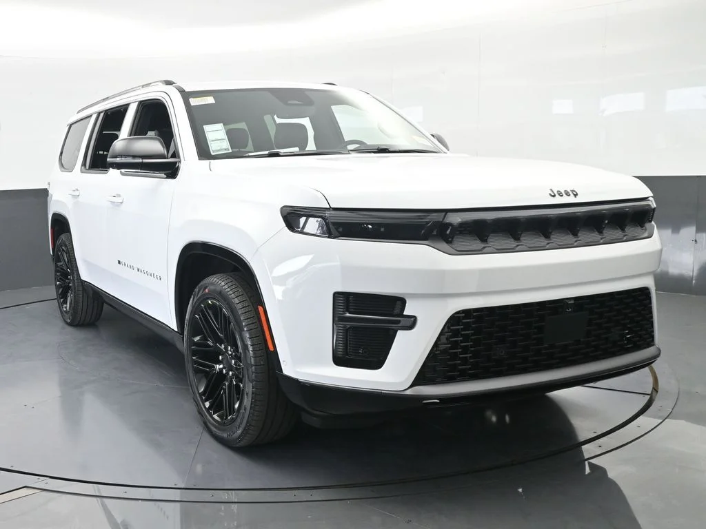 New 2026 Bright White Clear-Coat Exterior Paint Jeep Limited Reserve image 9