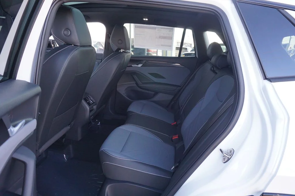New 2026 White/off-white Volkswagen 2.0T SE R-Line Black image 11