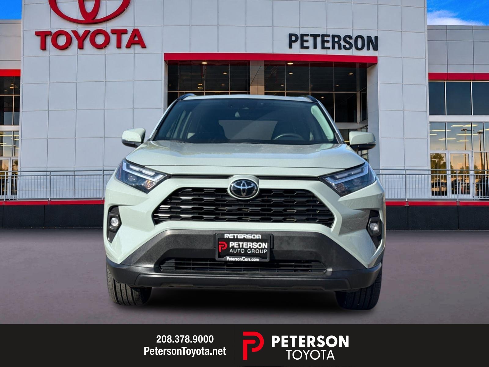 Used 2023  Toyota XLE Premium image 8
