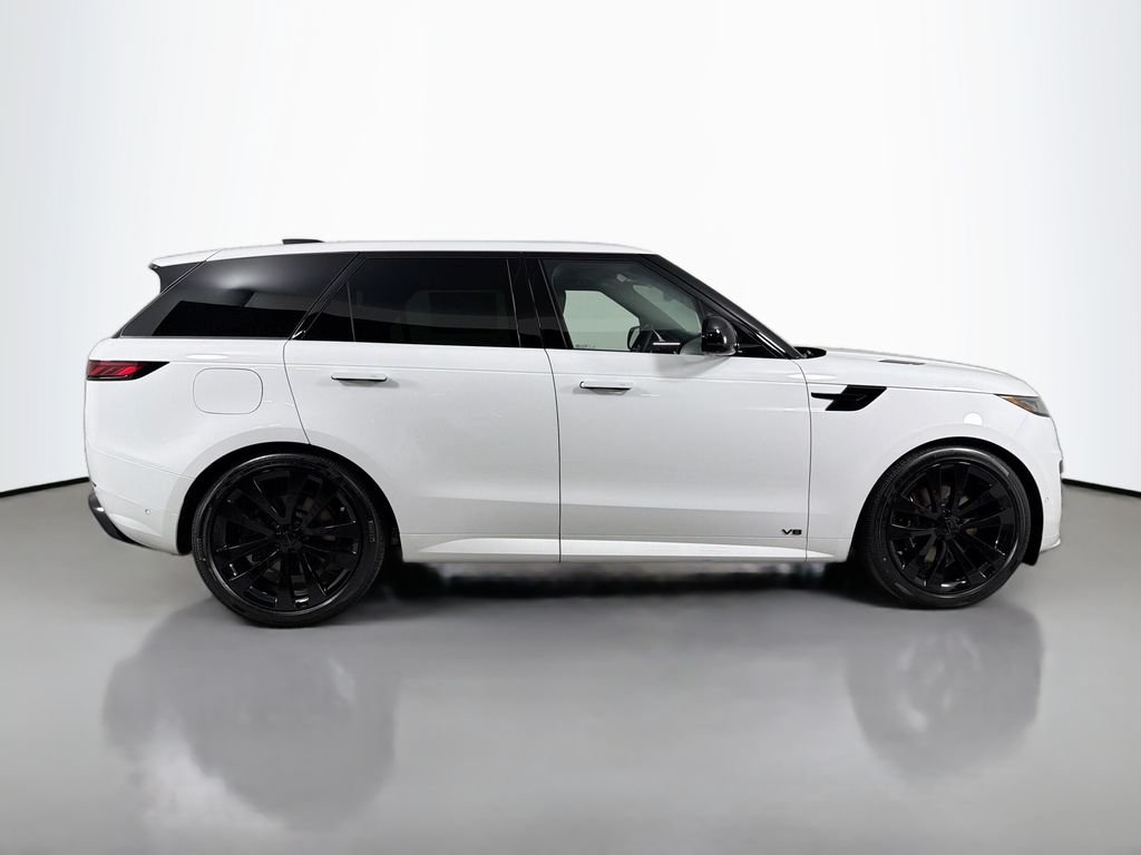 New 2026 Fuji White Land Rover Dynamic SE image 4