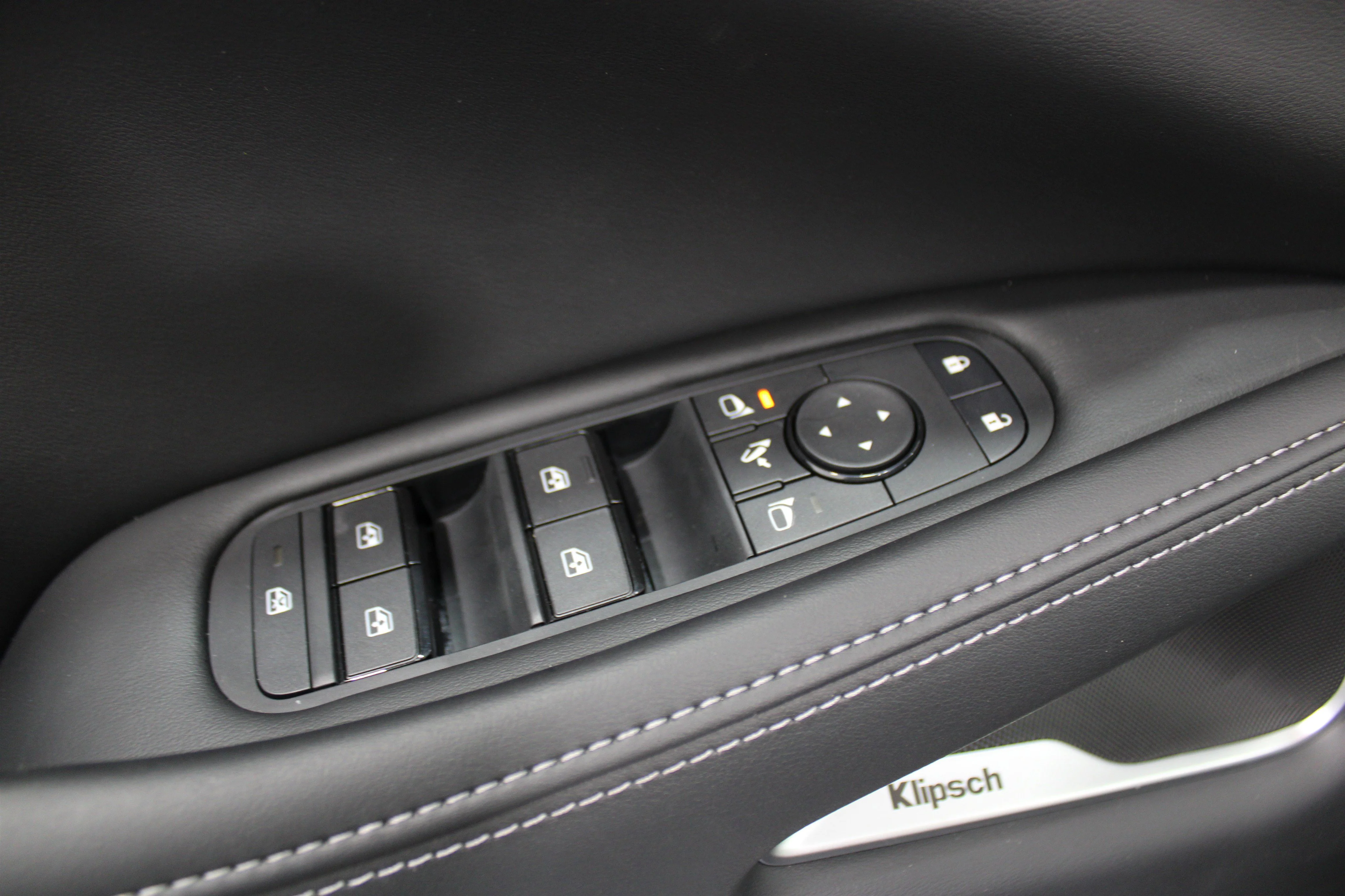 2027 INFINITI QX60 LUXE - Photo 7