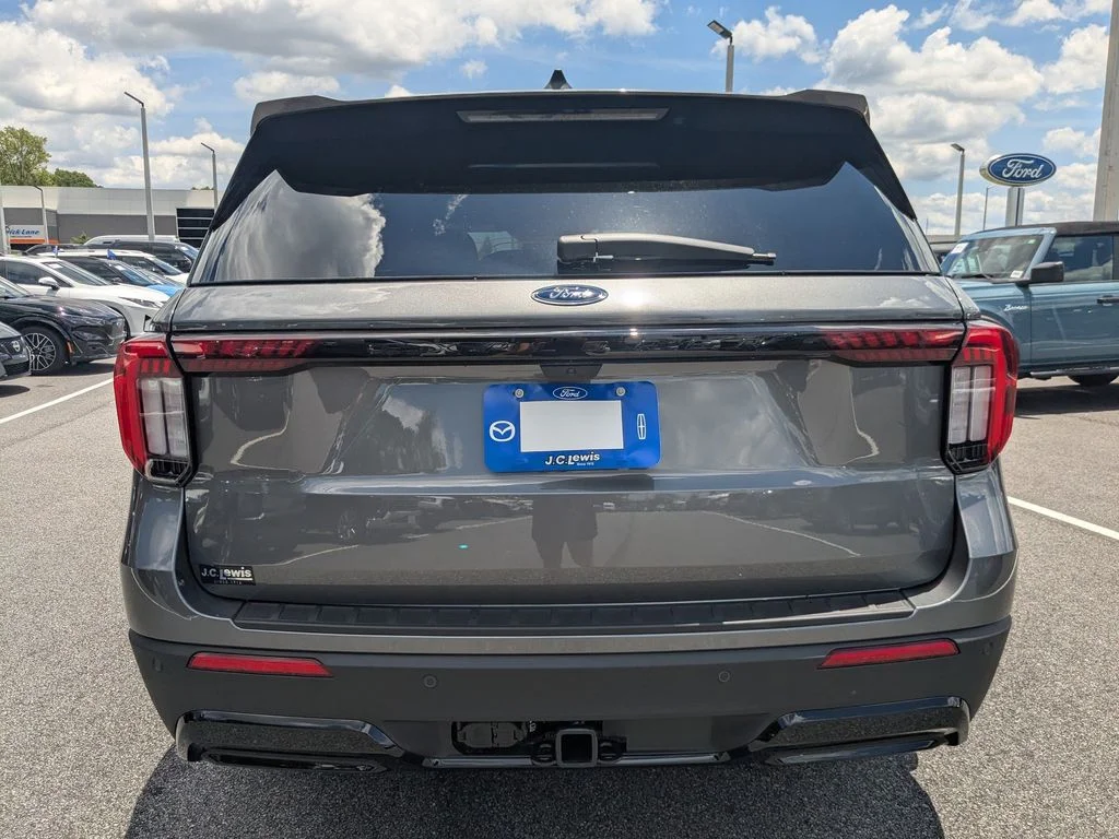New 2026 Carbonized Gray Metallic Ford ST-Line image 5
