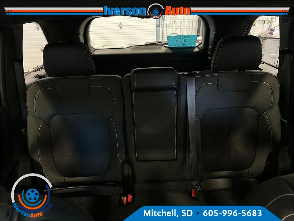 New 2026 Velvet Red Pearl-Coat Exterior Paint Jeep Laredo X image 25