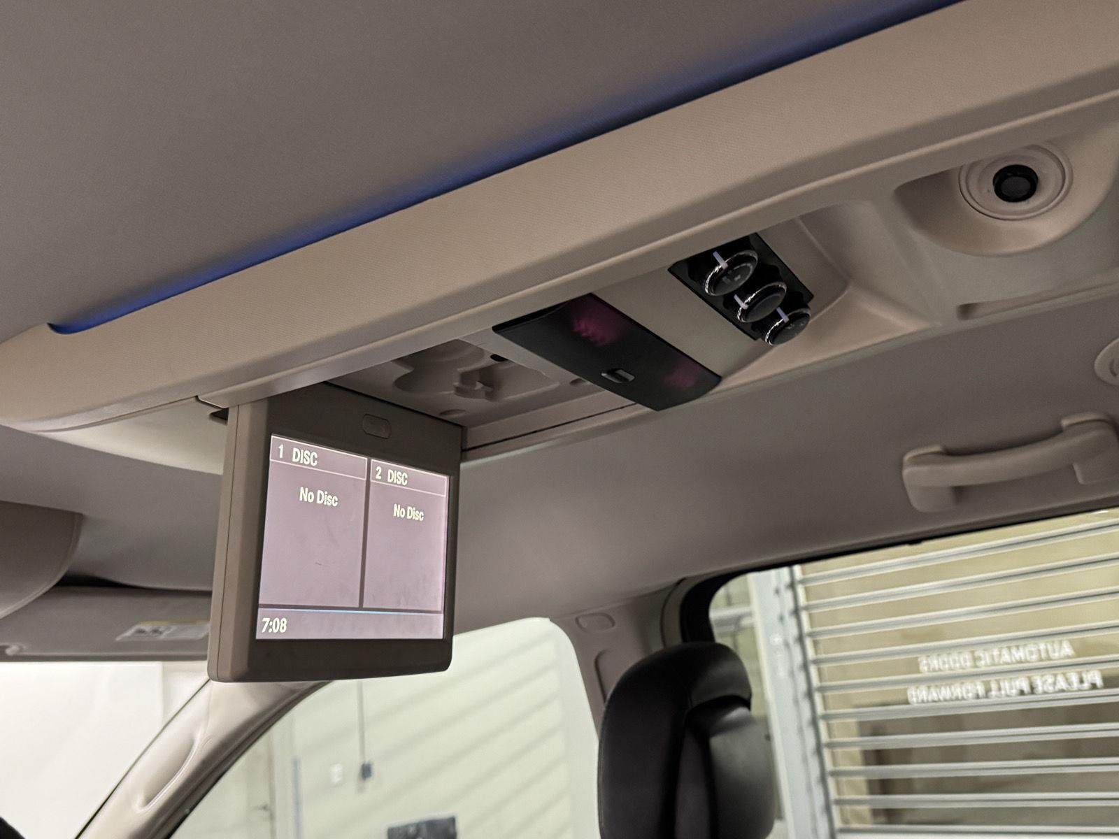 2016 Chrysler Town & Country Touring - Photo 6