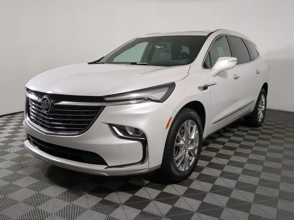 Used 2023 White Frost Tricoat Buick Premium image 4