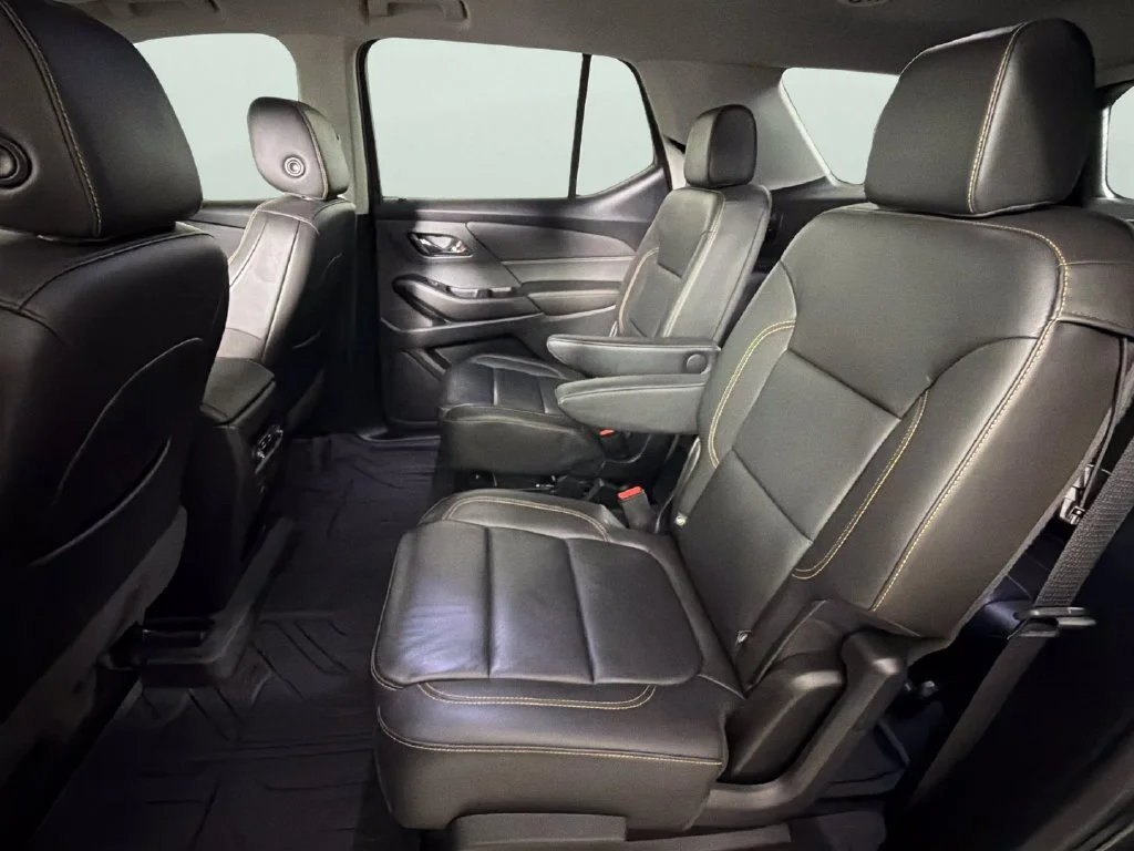 Used 2020 GRAPHITE METALLIC Chevrolet RS image 26