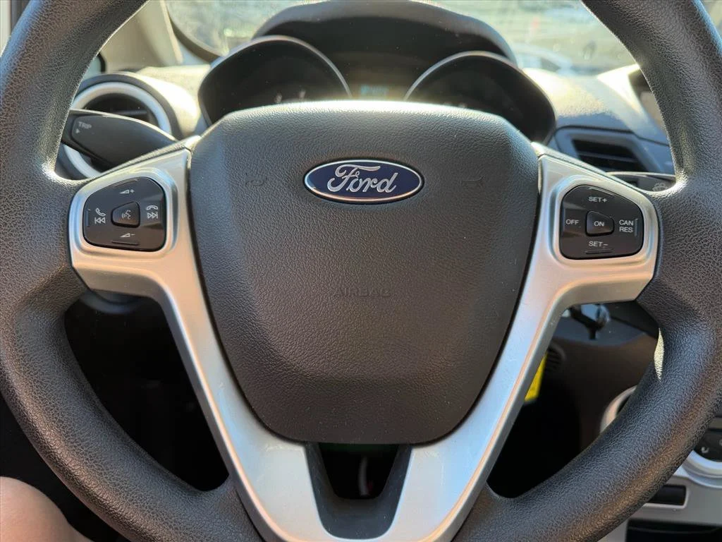Used 2018 Silver Ford SE image 19