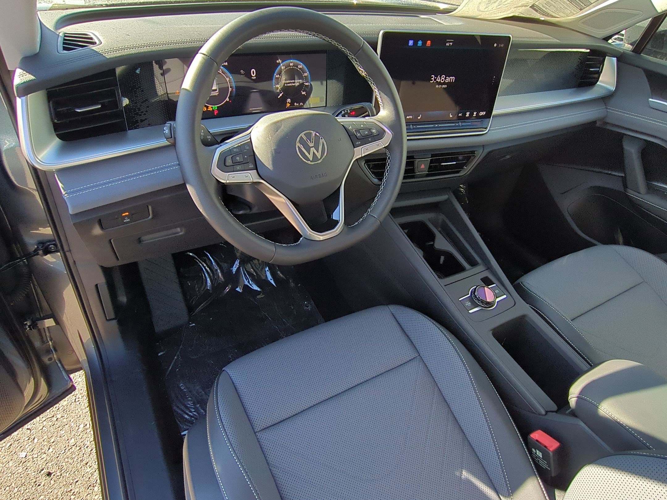 2025 Volkswagen Tiguan SE - Photo 9