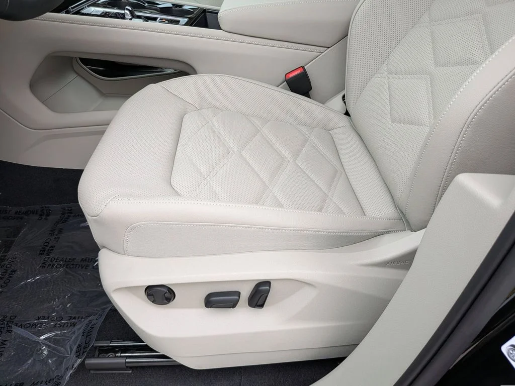New 2026 Black Volkswagen 2.0T SE w/Technology image 15