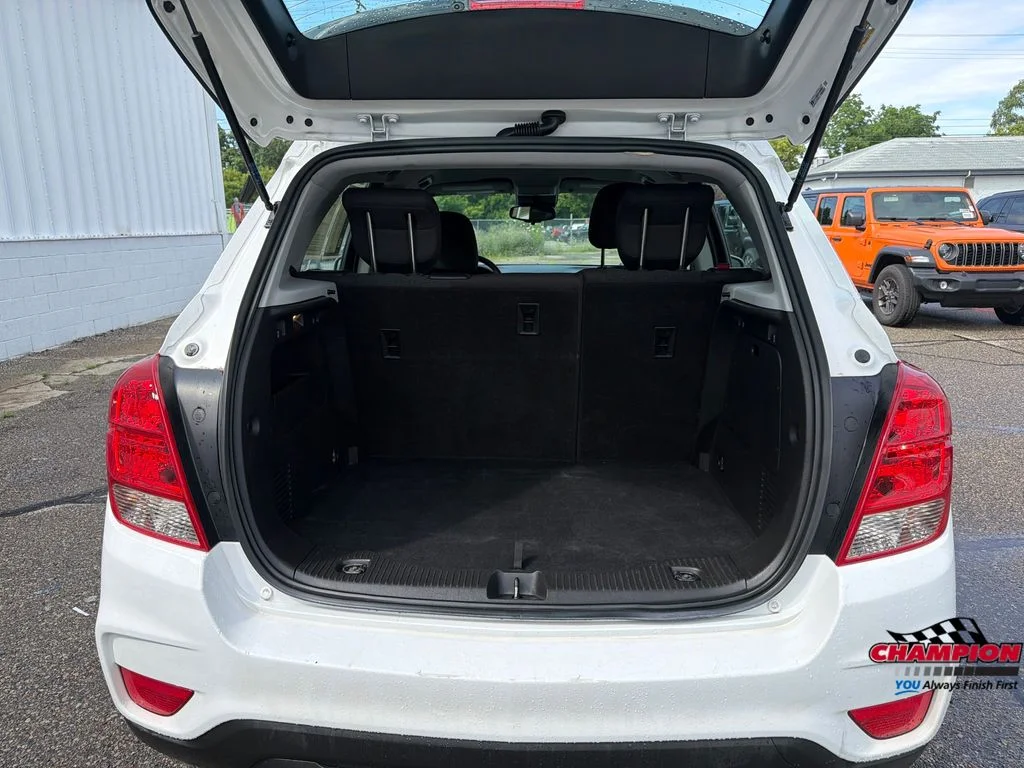 Used 2018 White Chevrolet LS image 21