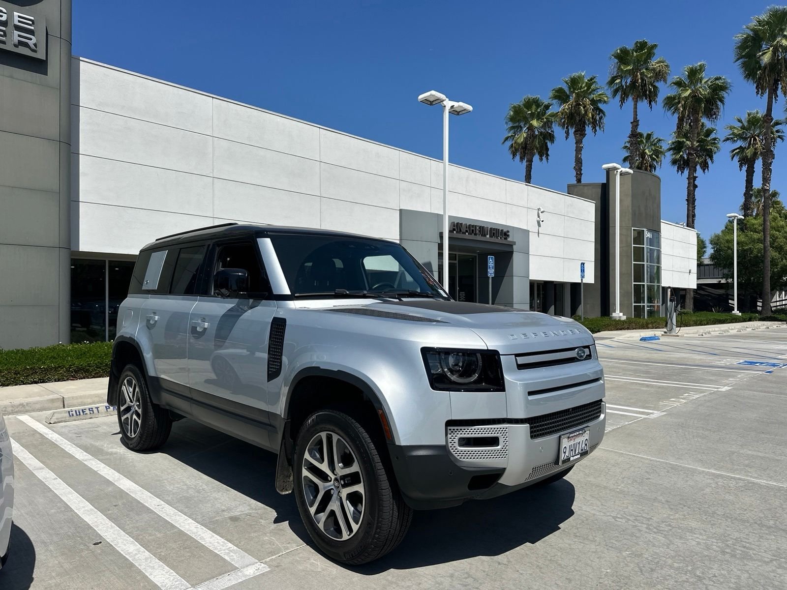 Used 2024 Hakuba Silver Metallic Land Rover S image 2