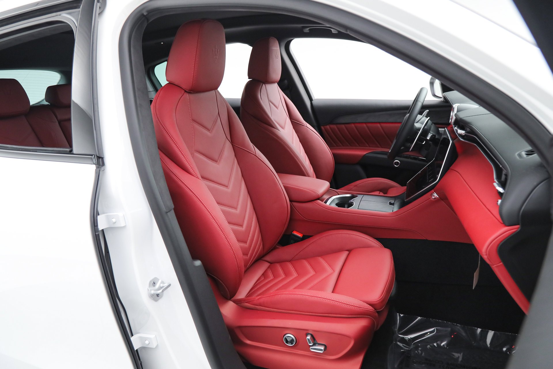 2026 Maserati Grecale Modena V6 - Photo 13