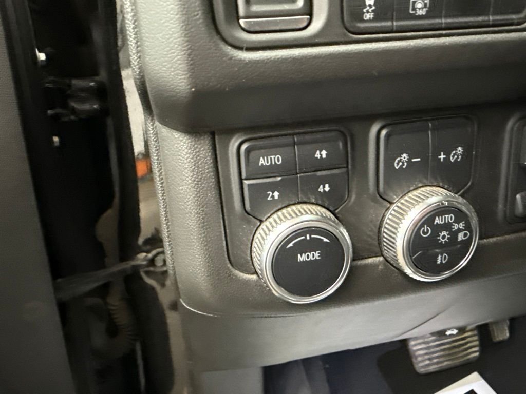 Used 2022 Black GMC SLT image 28