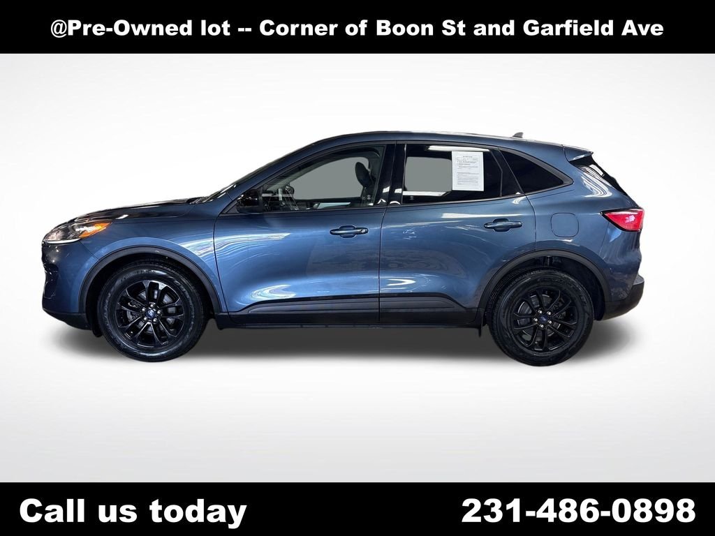 Used 2020 Blue Ford SE Sport image 2
