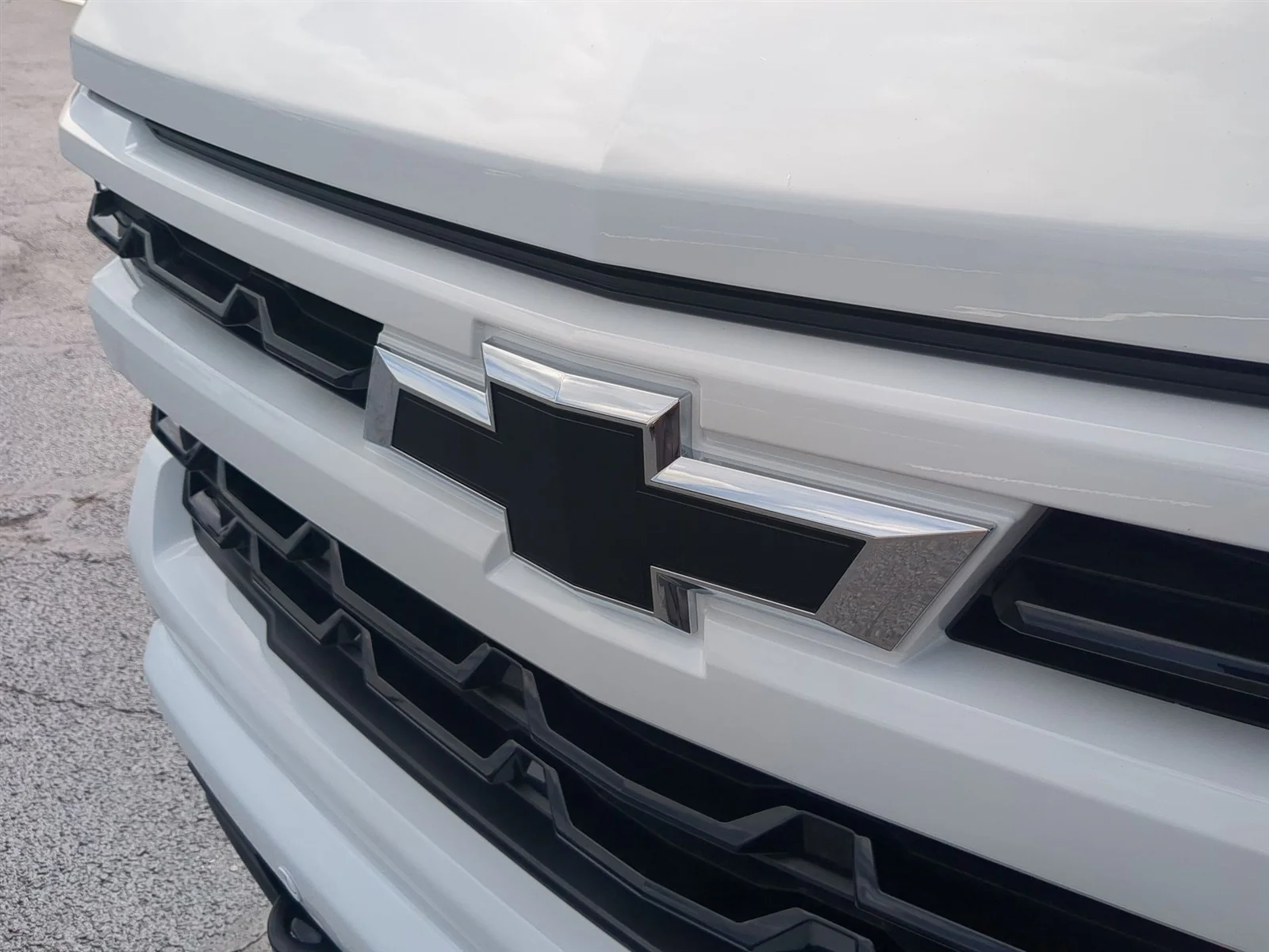 New 2026 Summit White Chevrolet RST image 31