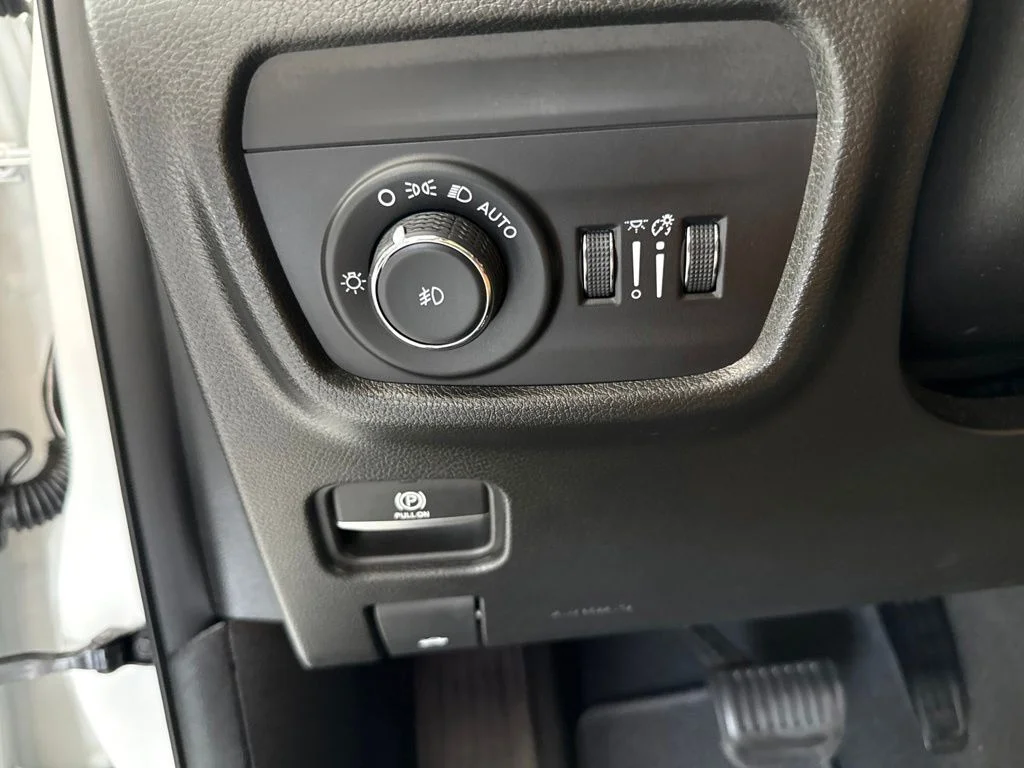 Used 2023 White Jeep Summit image 18
