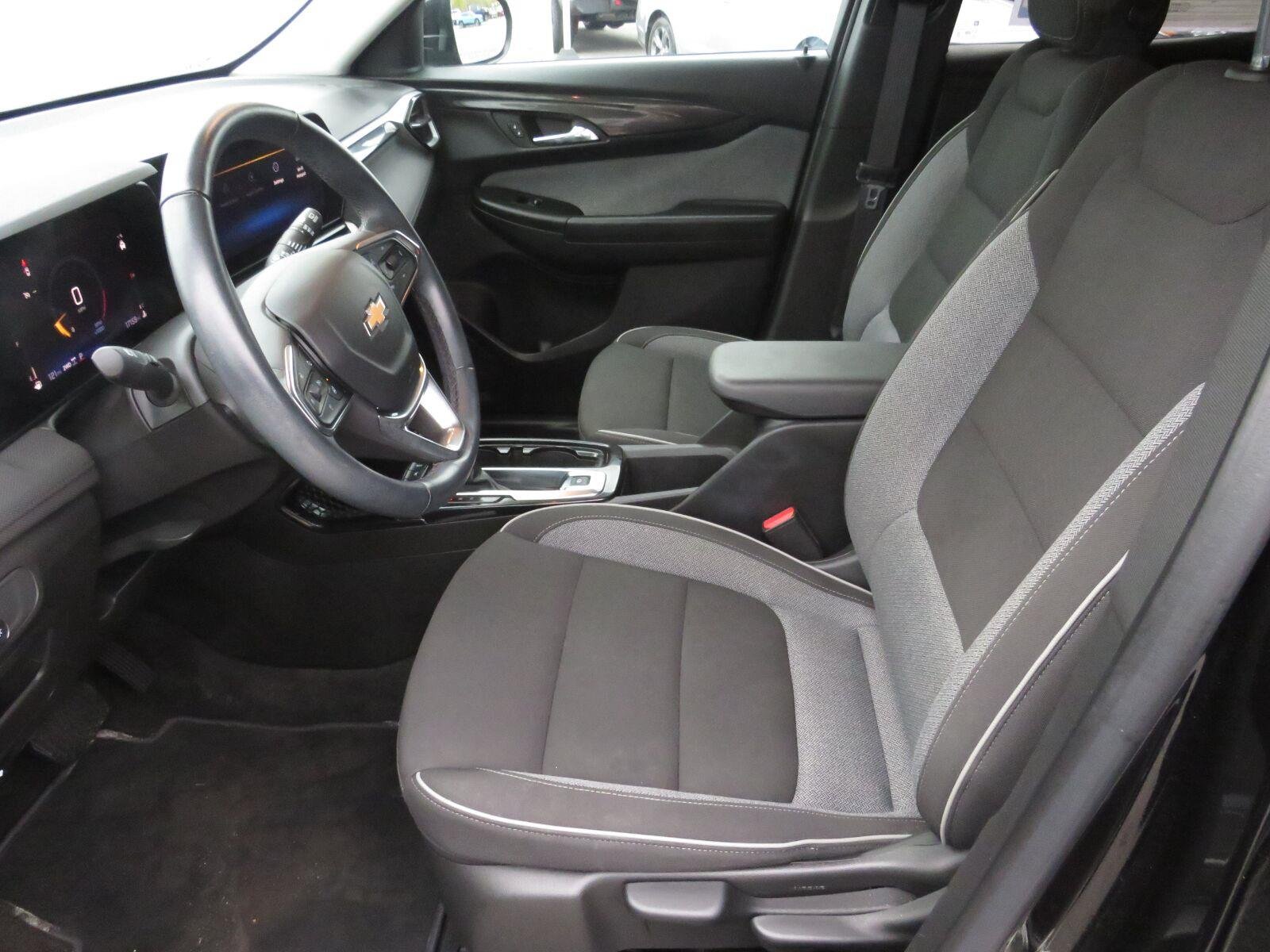 Used 2024 Mosaic Black Metallic Chevrolet LT image 21