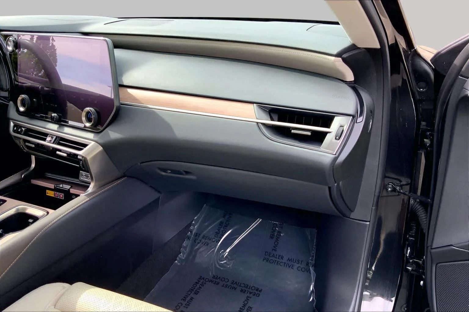 Certified Used 2024 CAVIAR Lexus Luxury image 19