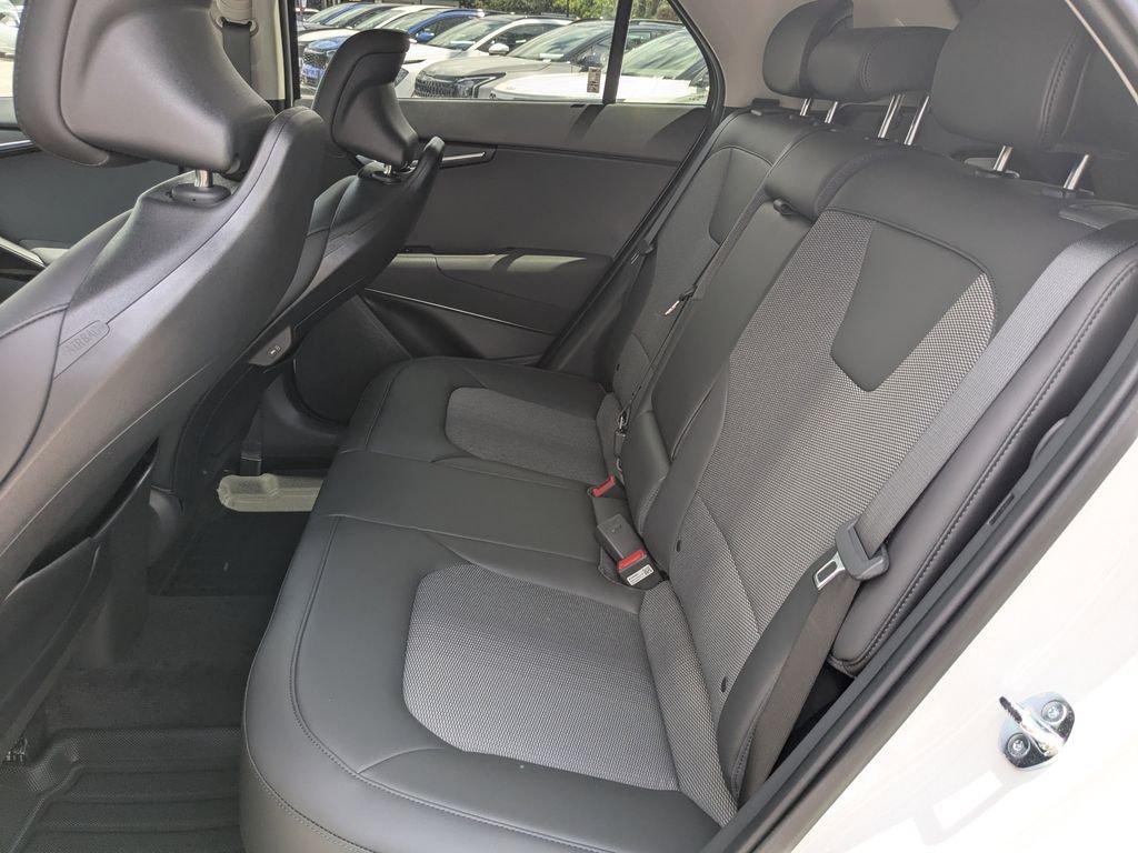 2025 Kia Niro EX - Photo 14