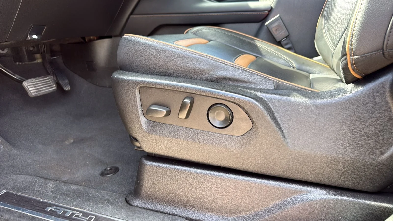 Certified Used 2022 Black GMC AT4 image 9