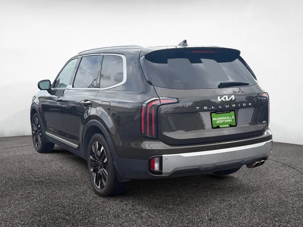 Used 2023 Green Kia SX-Prestige image 3