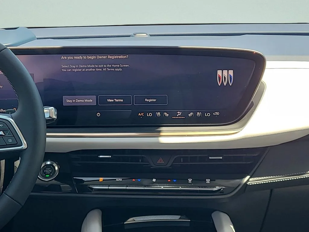 New 2026 Iridescent White Tricoat Buick Avenir image 20