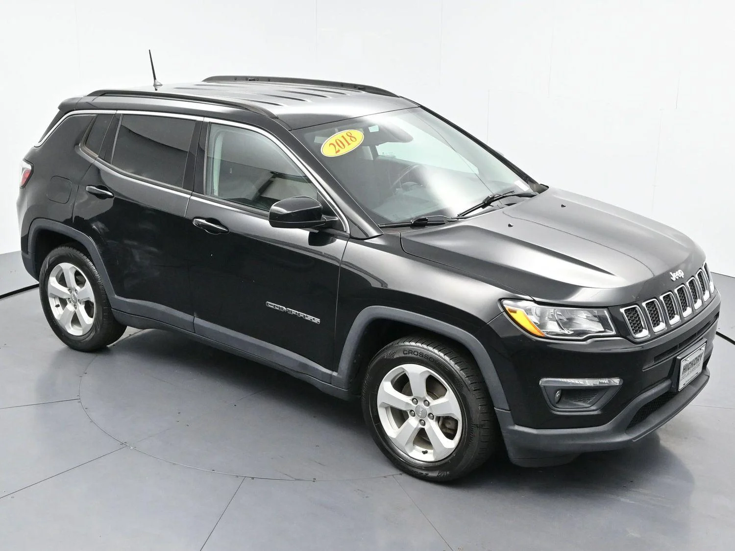 Used 2018 Diamond Black Crystal Pearlcoat Jeep Latitude image 35