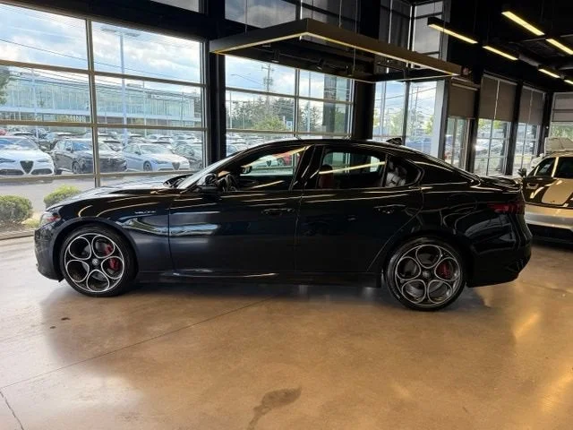 Used 2022 Vulcano Black Metallic Alfa Romeo Veloce image 2