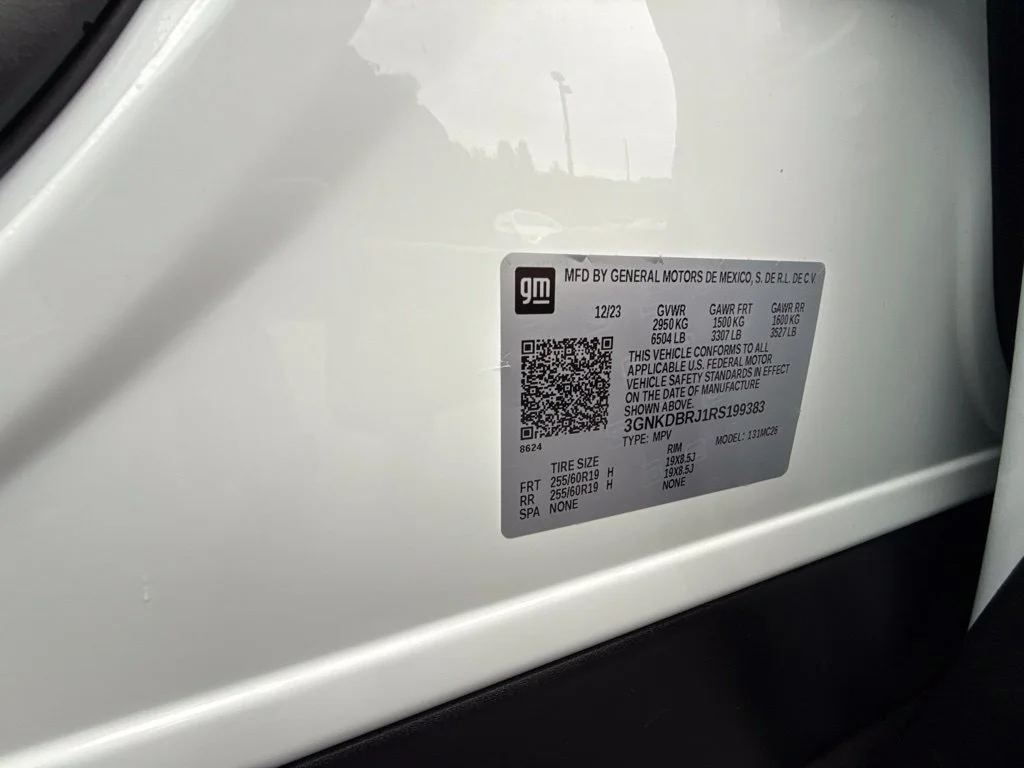 Used 2024 Summit White Chevrolet eAWD LT image 17